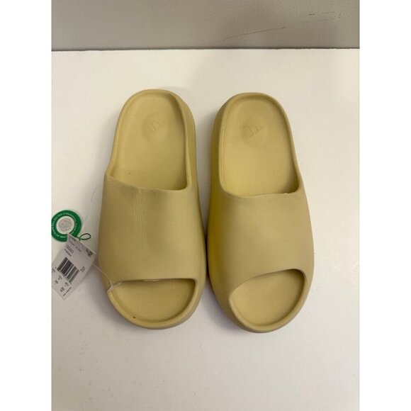 YEEZY \